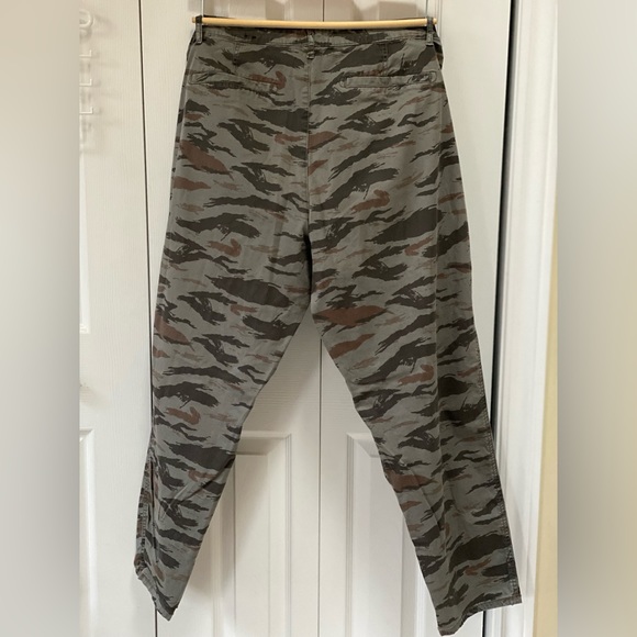 Reitmans size 20 petite twill Camo pants - Picture 3 of 4